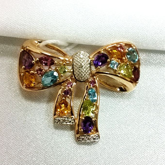 Брошь «Бант» из красного золота с миксом камней